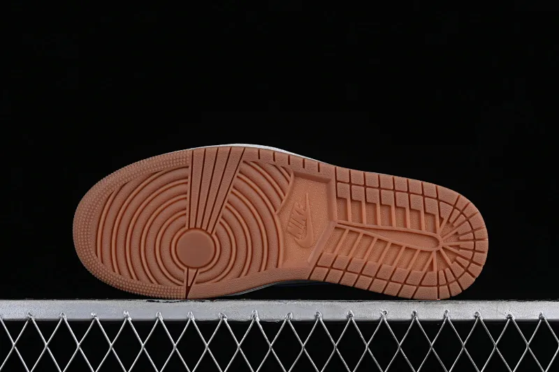 All categories Air Jordan Jordan series basketball shoes Air Jordan 1 Low foreign trade version Travis Scott x Air Jordan 1 Low OG AJ1 Joe 1 undercut low DZ4137-700